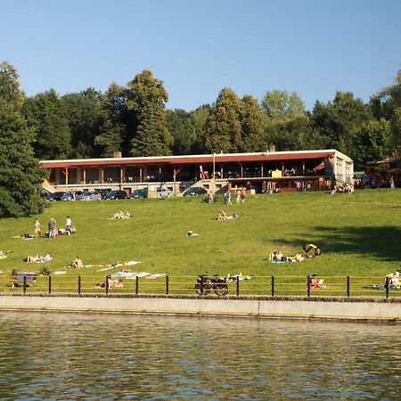Restaurace Penzion Pod Sumarnikem Tvarozna Lhota Exterior foto